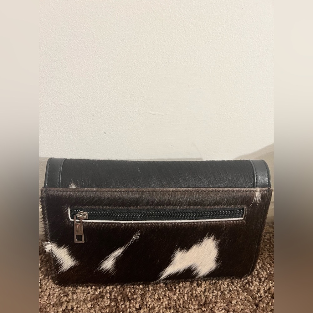 Chic Cowhide Pattern Clutch - Picture 2 of 5